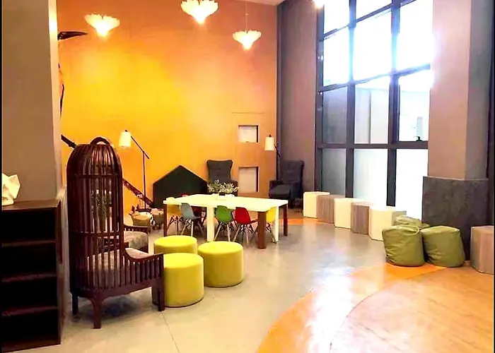 Apartment Luxury 1br Bayfront Staycation - Free Wi-fi, Swimming Pool, Near Airport, Moa And Picc Manila