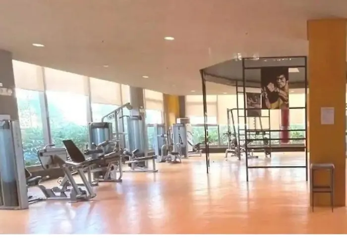 Luxury 1br Bayfront Staycation - Free Wi-fi, Swimming Pool, Near Airport, Moa And Picc Apartment Manila