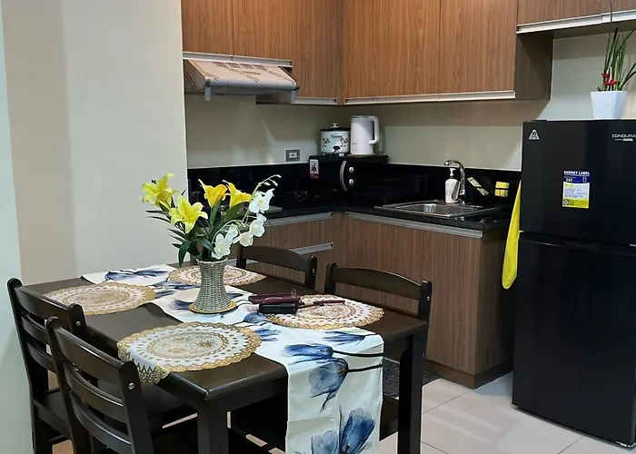 Luxury 1br Bayfront Staycation - Free Wi-fi, Swimming Pool, Near Airport, Moa And Picc * Manila