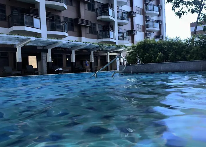 Luxury 1br Bayfront Staycation - Free Wi-fi, Swimming Pool, Near Airport, Moa And Picc Apartment Manila