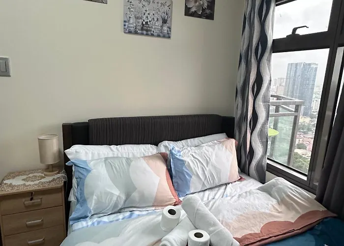 Luxury 1br Bayfront Staycation - Free Wi-fi, Swimming Pool, Near Airport, Moa And Picc Apartment Manila