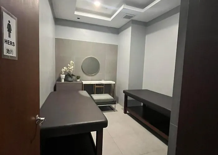 Apartment Luxury 1br Bayfront Staycation - Free Wi-fi, Swimming Pool, Near Airport, Moa And Picc