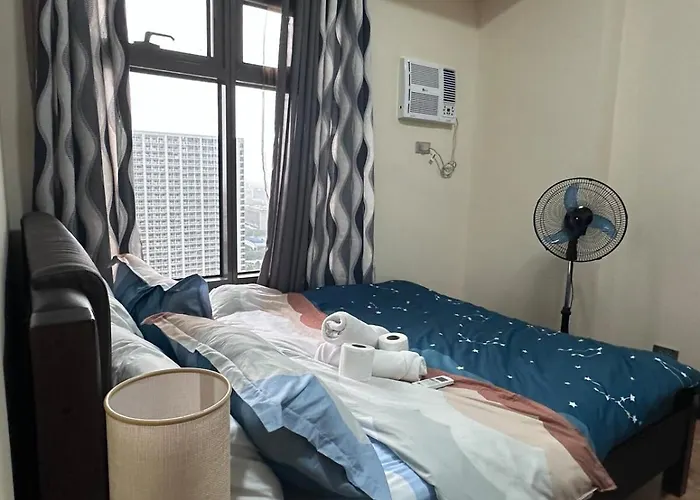 Luxury 1br Bayfront Staycation - Free Wi-fi, Swimming Pool, Near Airport, Moa And Picc Manila