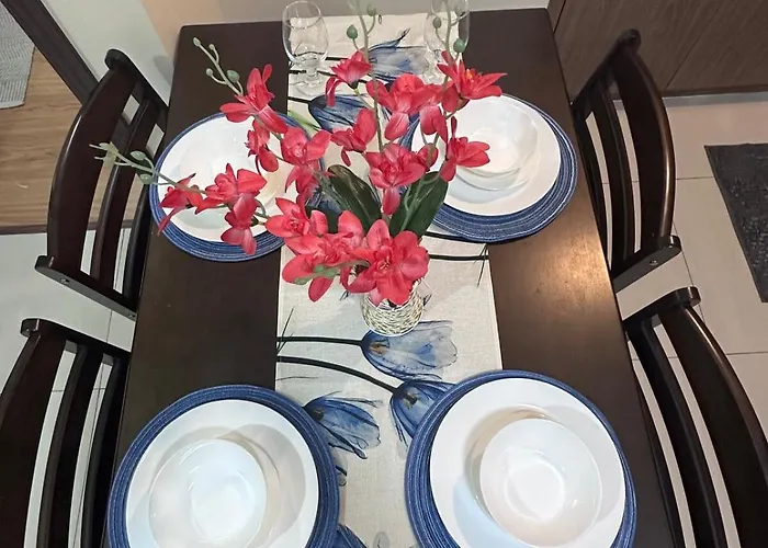 Luxury 1br Bayfront Staycation - Free Wi-fi, Swimming Pool, Near Airport, Moa And Picc