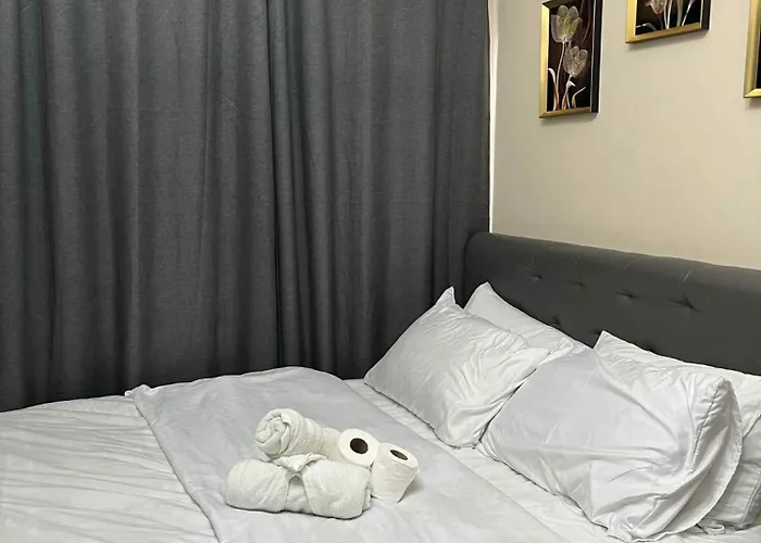 Luxury 1br Bayfront Staycation - Free Wi-fi, Swimming Pool, Near Airport, Moa And Picc