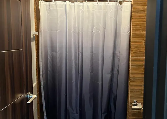 Luxury 1br Bayfront Staycation - Free Wi-fi, Swimming Pool, Near Airport, Moa And Picc