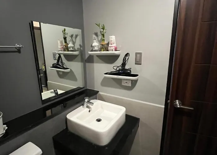 Luxury 1br Bayfront Staycation - Free Wi-fi, Swimming Pool, Near Airport, Moa And Picc Apartment