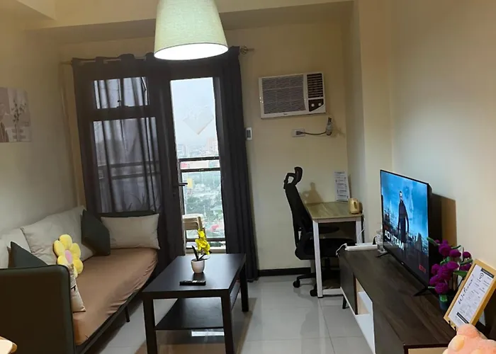 Luxury 1br Bayfront Staycation - Free Wi-fi, Swimming Pool, Near Airport, Moa And Picc