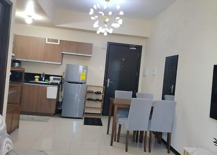 Luxury 1br Bayfront Staycation - Free Wi-fi, Swimming Pool, Near Airport, Moa And Picc Apartment Manila