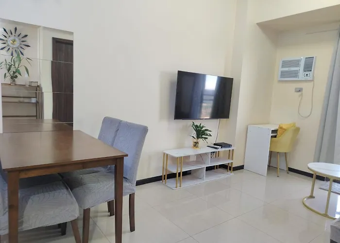 Luxury 1br Bayfront Staycation - Free Wi-fi, Swimming Pool, Near Airport, Moa And Picc Apartment Manila