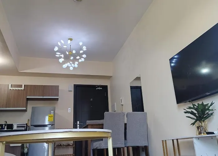 Luxury 1br Bayfront Staycation - Free Wi-fi, Swimming Pool, Near Airport, Moa And Picc