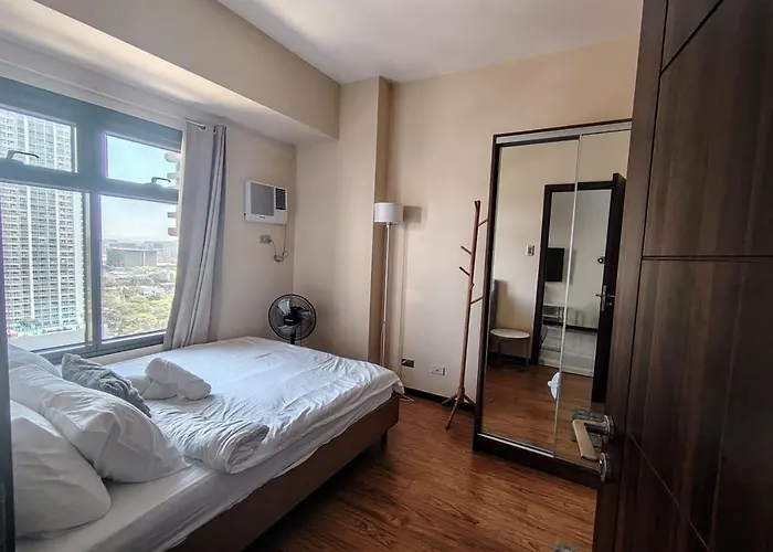 Luxury 1br Bayfront Staycation - Free Wi-fi, Swimming Pool, Near Airport, Moa And Picc