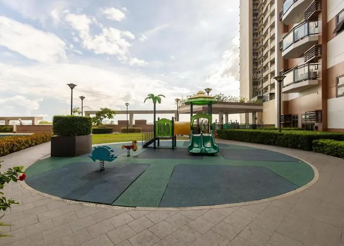 Luxury 1br Bayfront Staycation - Free Wi-fi, Swimming Pool, Near Airport, Moa And Picc *