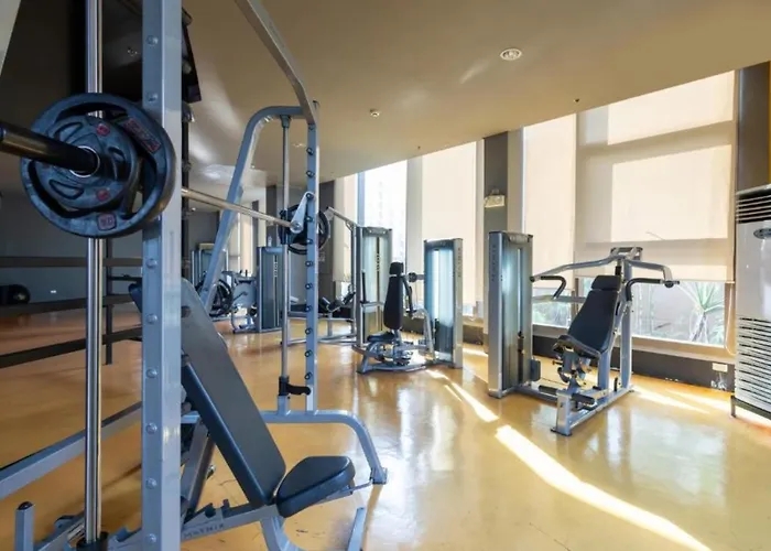 Luxury 1br Bayfront Staycation - Free Wi-fi, Swimming Pool, Near Airport, Moa And Picc Apartment *